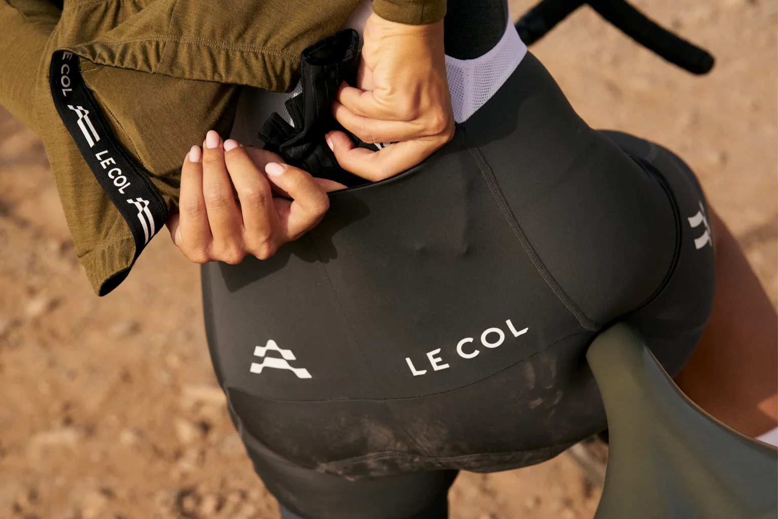 Le Col Gravel cycling clothing rear pockets