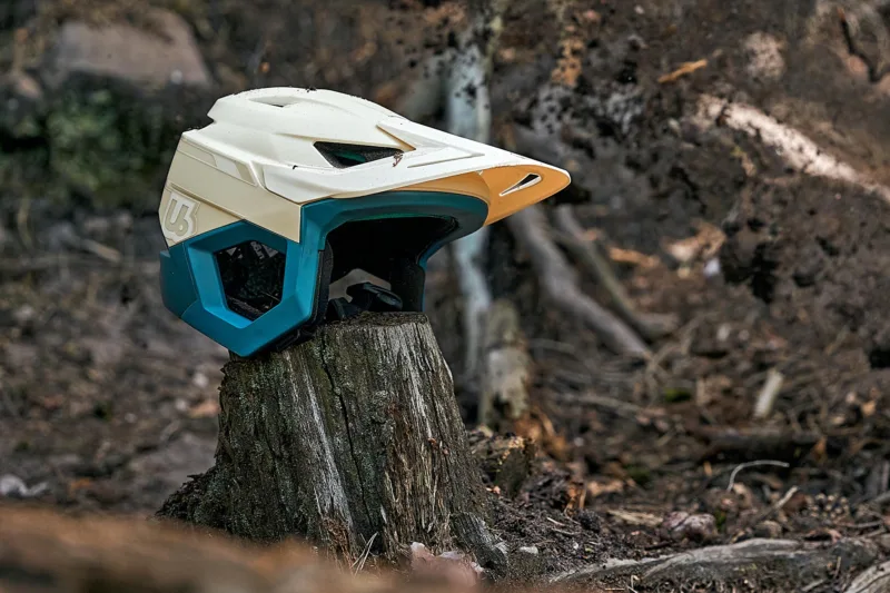 Urge Rascas Lightens Up Eco-Friendly 3/4-Shell MTB Helmet for Enduro & eMTB Riders